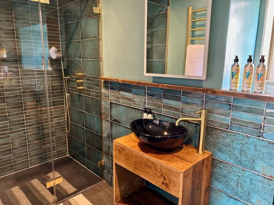 שפטון מאלט Stylish Retro Hotel Room Above Pub מראה חיצוני תמונה